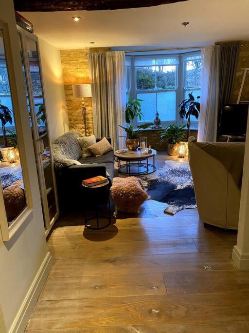 Historic Cotswold Chic Style For Uk Staycation Bourton-on-the-Water Eksteriør billede