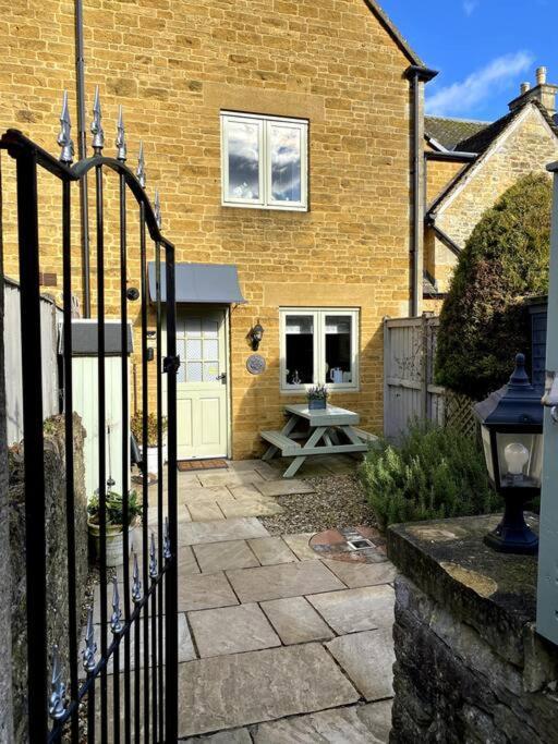 Historic Cotswold Chic Style For Uk Staycation Bourton-on-the-Water Eksteriør billede