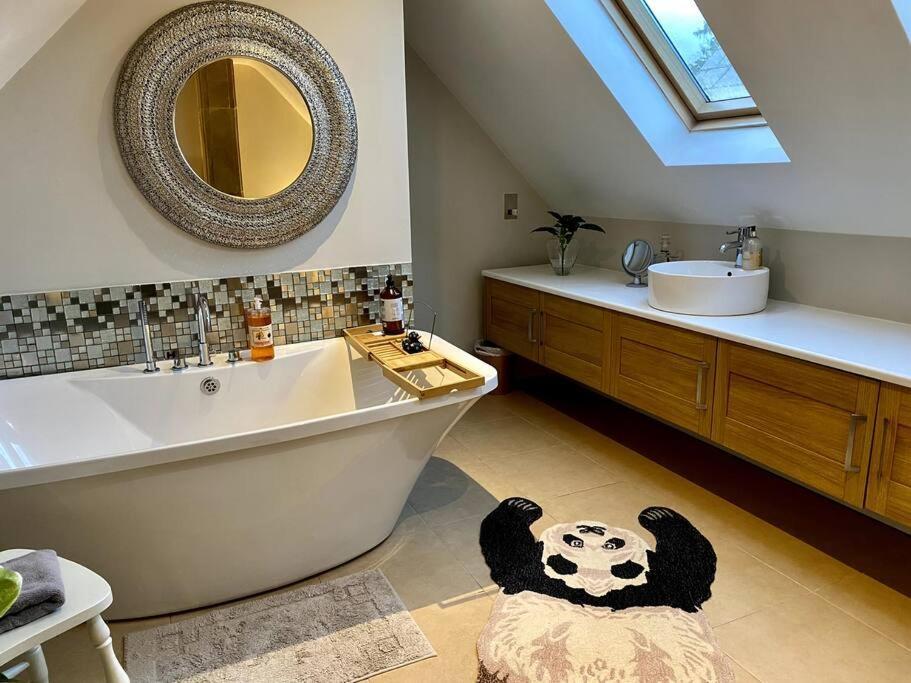 Historic Cotswold Chic Style For Uk Staycation Bourton-on-the-Water Eksteriør billede